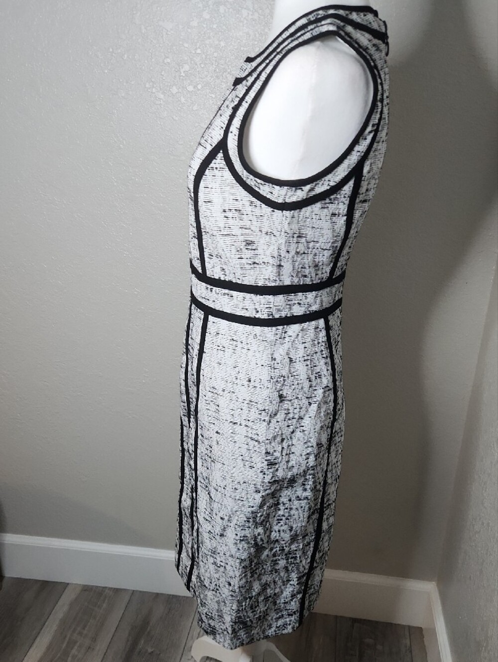 Calvin Klein Black and White Paneled Sheath Dress Midi Size 4 - Picture 3 of 11
